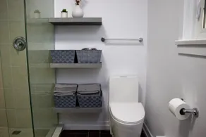 Cozy N Clean newly renovated home with Pvt parking - Image 5