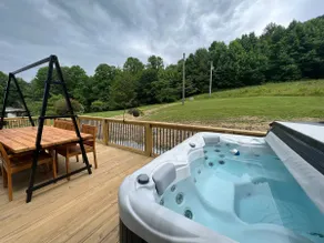 Ranch & Barn for 20 w/creek, hot tub, gamerm & Wifi - Image 3