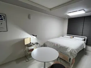Mistay Dongseong-ro: Safe/Comfortable Space, Emotional Accommodation, Bedding Replacement Every Time, Netflix & City View - Image 5