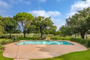 Oak Tree Country Manor w/ Pool - Image 3
