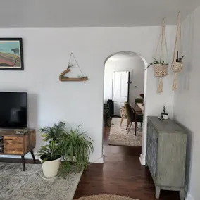 Lincoln St Carriage House (ADU) - Image 4