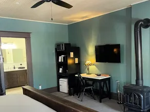 The Nancy Jones Suite In Downtown Pocahontas - Image 3