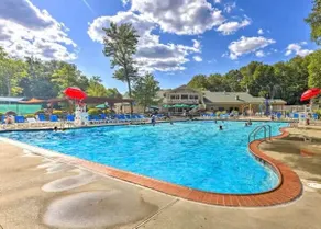 Poconos Lake House: Fire Pit, Kayaks, Pool Access! - Image 5