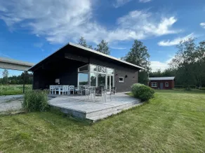 Villa near the river with large garden - Image 2