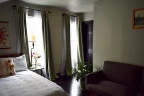 Free Garage! Cozy Bayview Home 3 Blocks from Lake - Image 4