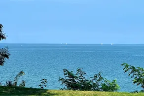 Large Family Lakehouse on the Coast w/ Water Views - Image 5