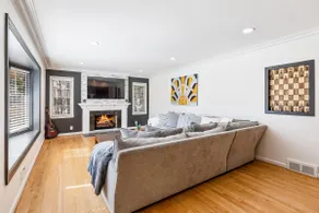 Spacious 3 BR Modern Home in Grosse Pointe - Image 3