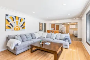 Spacious 3 BR Modern Home in Grosse Pointe - Image 2