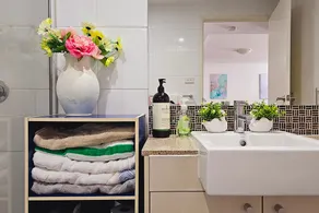 Tranquil unit in CANberra. Free Garage Parking. - Image 3