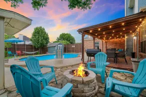 Cozy home w pool BBQ media rm near DFW sleep10-12 - Image 2