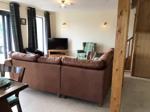 Unique 3 bed cabin with hot tub on Welsh border. - Image 5