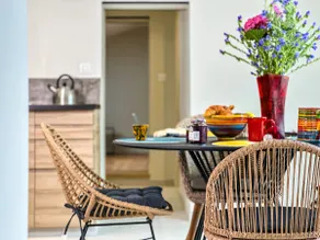 Cozy nest at Flo's - Image 2
