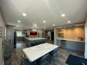 Suites on Cedar - Modern, River/Lakefront! - Image 3