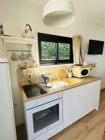 Studio, new and worry-free. - Image 5