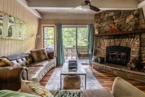 Pet-Friendly Cabin Retreat Near Ski Resort - Image 5