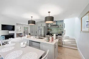 Stunning Dock Sq Waterfront Home - Image 4