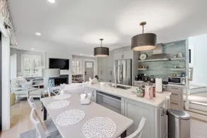 Stunning Dock Sq Waterfront Home - Image 5