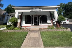 The Garrison House Airbnb - Image 3