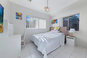 Thornleigh Free Tennis Ground Floor Suite No. 3 (800m from Train Station/Restaurant Supermarket) - Image 4
