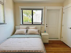 Furnished Cozy Laneway 2BR/2BA (1 half + 1 full) - Image 2