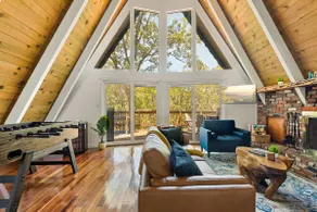 Calgary Chalet - Image 4