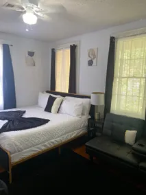 Spacious Apt, Sleeps 8, SmartTVs - Image 3