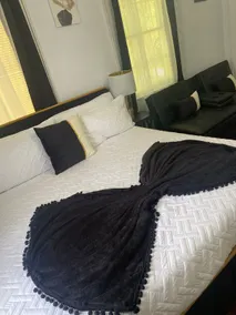 Spacious Apt, Sleeps 8, SmartTVs - Image 2