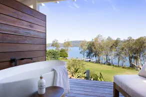 2 bed Lake Front Villa at The Moorings Lakehouse. - Image 5