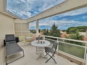 Air-conditioned apartment with terrace, view, and parking - Image 3