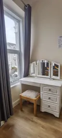 Entire 2 bedroom Apt in central location, Newly Refurbished - Image 5