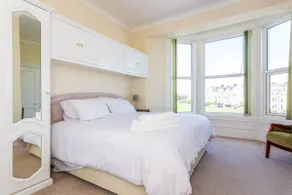 BEACH VIEWS! 3rd flr apt by Longsands-free parking - Image 5