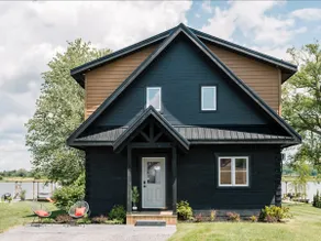 Luxe Lodge: Cabin 2 - Image 3