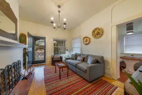 Charmer | 3 Blocks from UofA | 1 BR 1 BA | Sleep 3 - Image 4