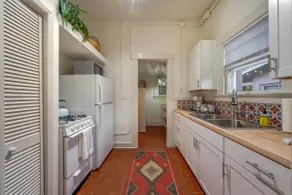 Charmer | 3 Blocks from UofA | 1 BR 1 BA | Sleep 3 - Image 2
