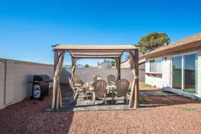 15min from strip 3bdrm 2bath - Image 2