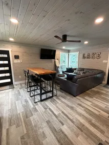 weathered pine getaway cottage / cabin - Image 4