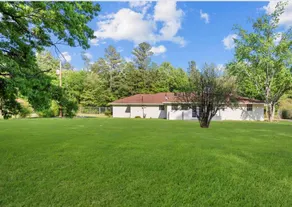 4 Rooms | 4 Baths N. Market Home - Image 3