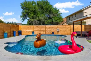 AustinCabaret-PoolJacuzzi+PoolTable+Arcade+Karaoke - Image 4