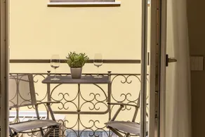 Apartment with balcony in the historic center - Image 5
