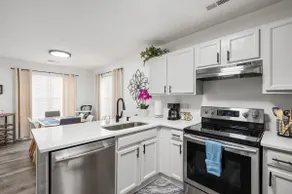 Downtown/2 Spacious 3BR Suites/FreeParking/Fence - Image 3