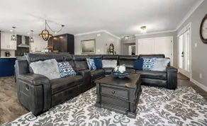 Central~3bed~Close to DT&Airport~backing on Park - Image 4