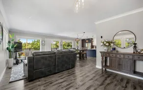 Central~3bed~Close to DT&Airport~backing on Park - Image 2
