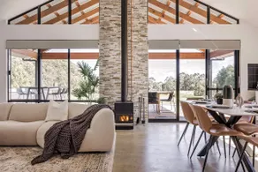 Bluegum Hideaway - luxury accom, air-con throughout, 2 kitchen & living areas - Image 5