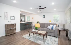 Ellie’s Contemporary and Stylish Fairbanks Retreat - Image 2