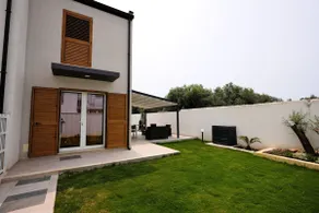 Patio and garden with the sea nearby - Image 3