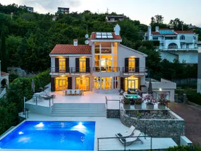Villa Piano with Stunning View, heated outdoor pool & gaming room - Image 3