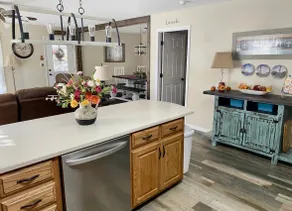 Beautiful 5-BR Lake House - Image 5