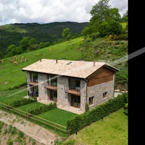 Luxurious house with a private garden and panoramic view - Image 2