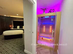 Suite 21 Jacuzzi & Sauna - Image 3