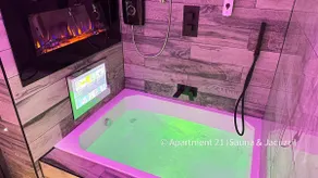 Suite 21 Jacuzzi & Sauna - Image 4